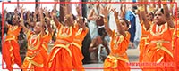 Культурная программа в исполнении преданных из штата Тамил Наду